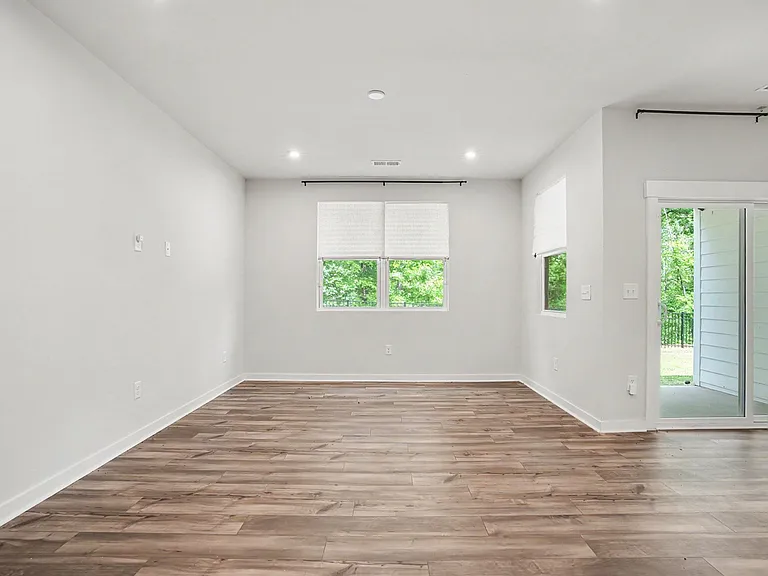9512 Munsing Dr — Photo 14