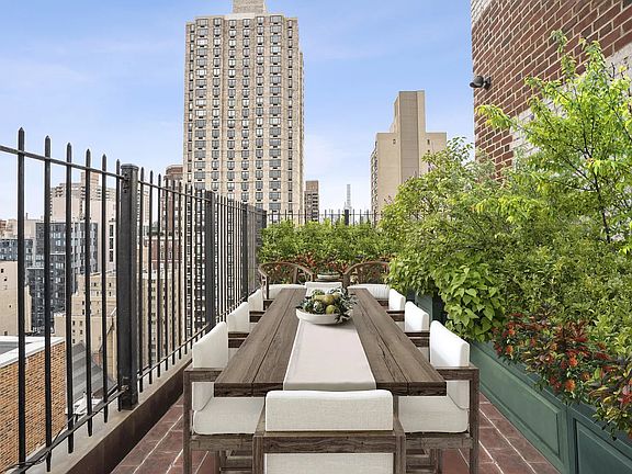 2nd image of 1095 Park Ave APT A