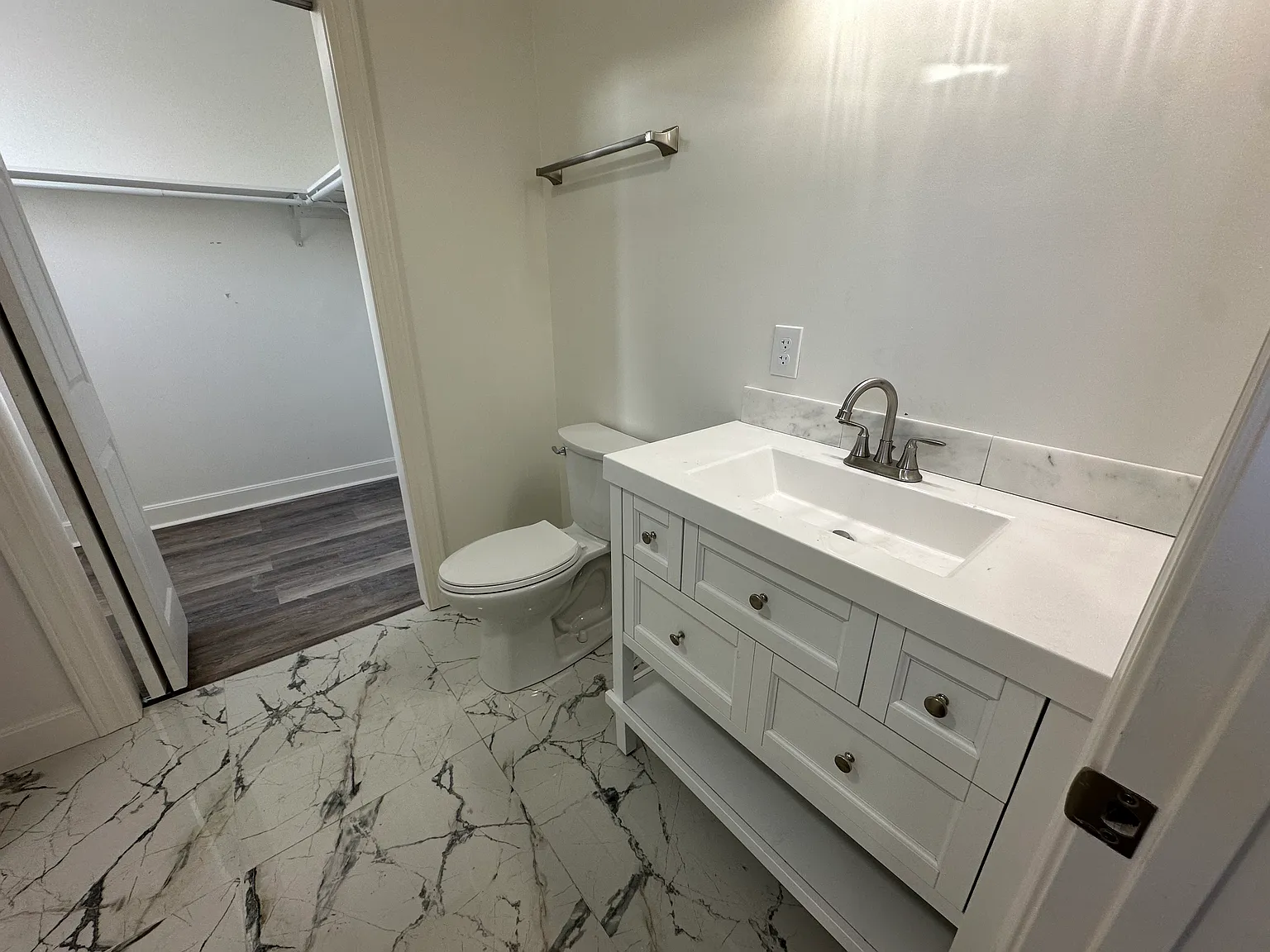 2 bed, 1100 sqft, $1,800 — Photo 2