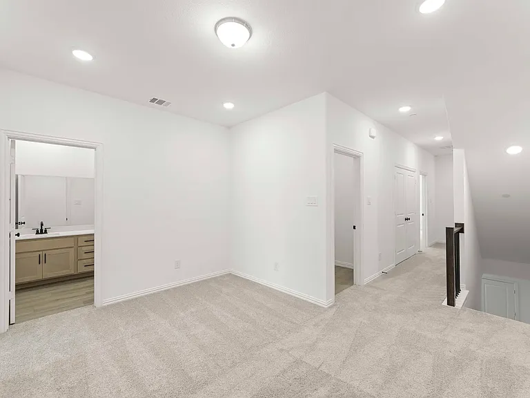 1215 Daybreak Dr — Photo 9