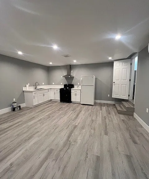 9331 Roslyndale Ave — Photo 2