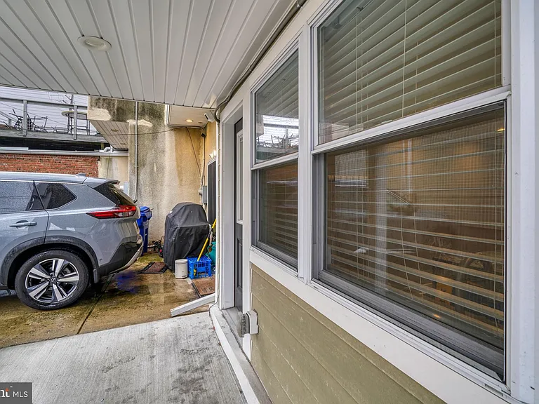 939 S Baylis St — Photo 6