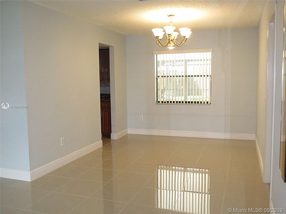 5th image of 327 NW 41st Way