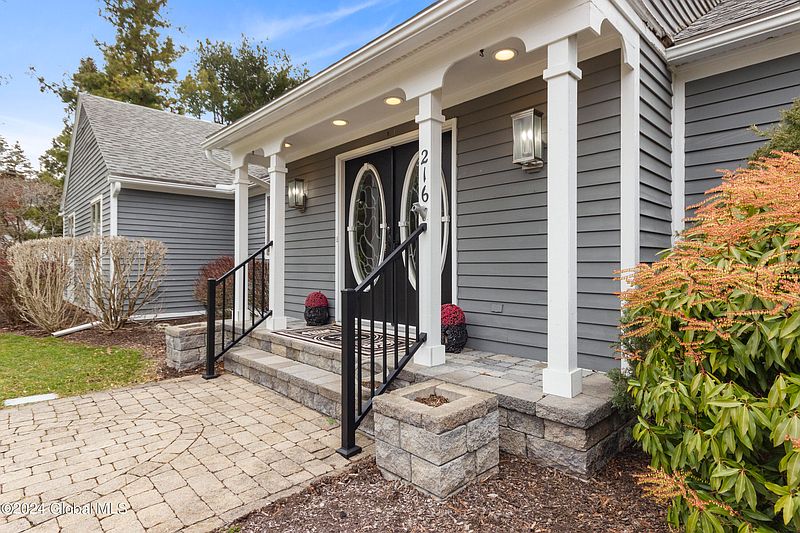 4th image of 216 Wormer Road