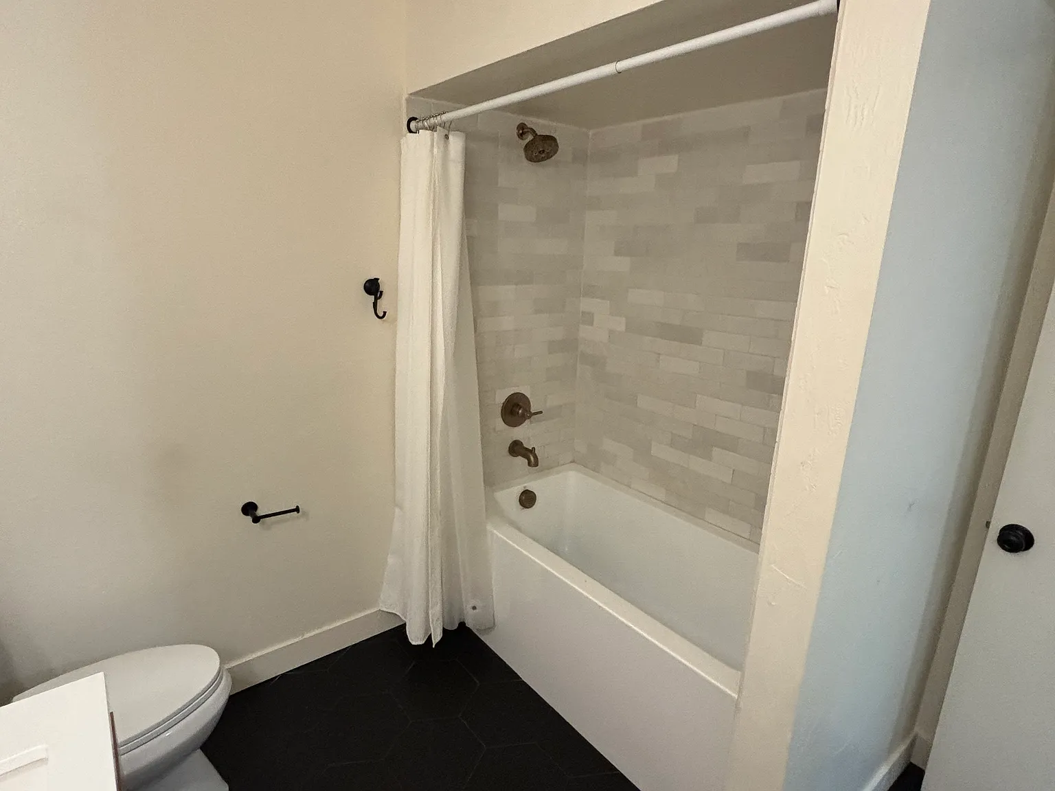 2 bed, 1350 sqft, $1,800 — Photo 4