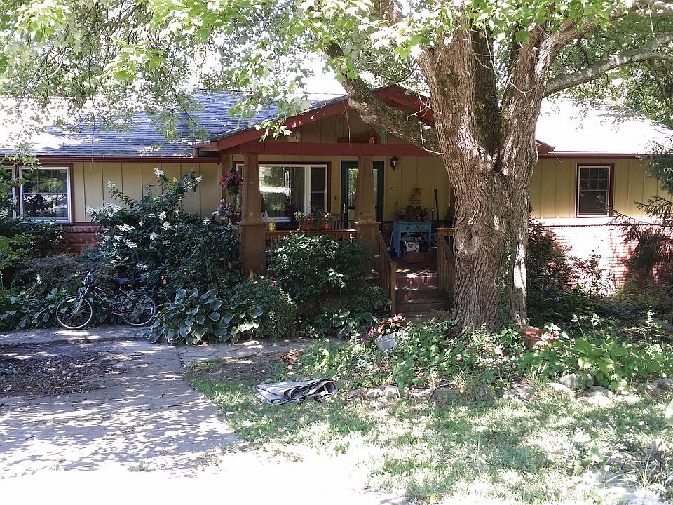 2nd image of 4 Chelsea Dr