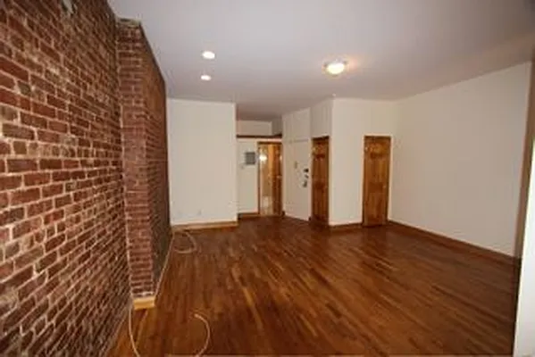 Rented by Robyn Lee, LREB | media 14