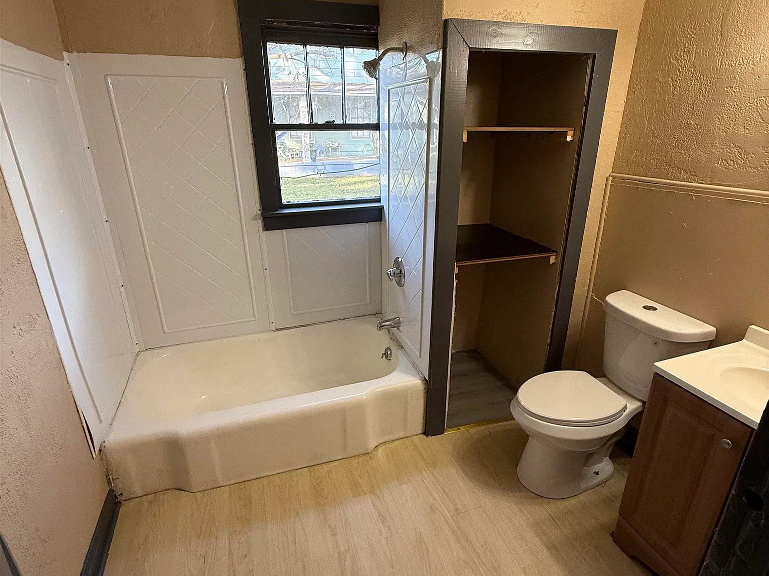 1 bed, 1.0 bath, 900 sqft, $850 — Photo 4