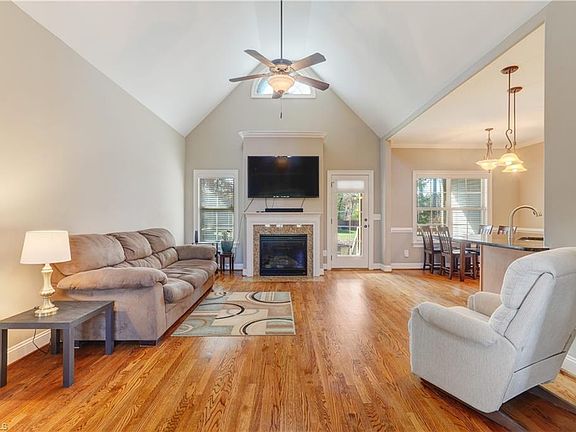 5th image of 134 Stillwater Ln