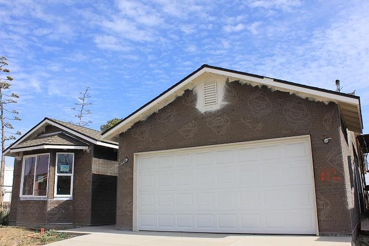 1st image of 124 Visalia Ct