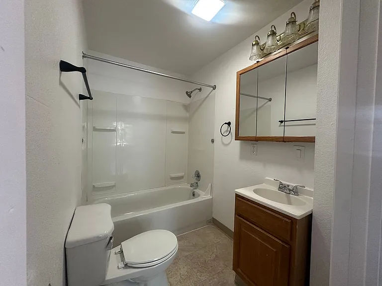 1204 West 8th — Photo 4