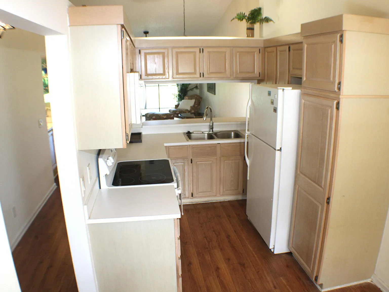 2 bed, 2.0 bath, 1178 sqft, $2,400 — Photo 4