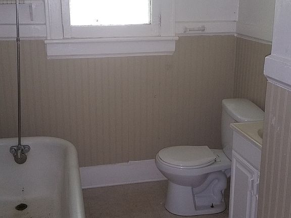 4th image of 503 Adkins Ave