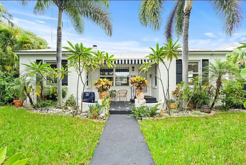 3 bed, 2.0 bath, 1130 sqft, $5,600 — Photo 1