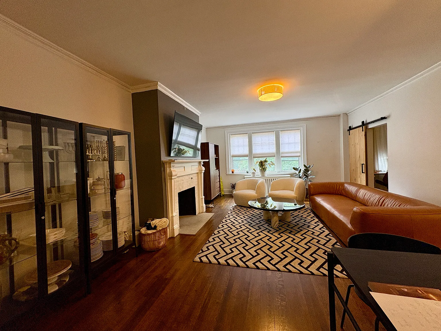 3 bed, 1570 sqft, $5,300 — Photo 4