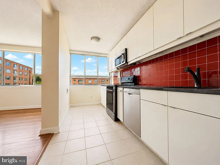 1301 S Arlington Ridge Rd #508 — Photo 4