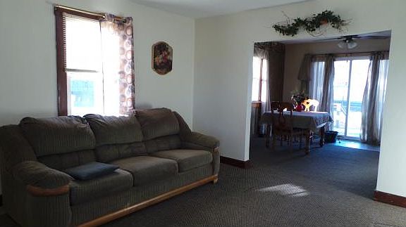 3rd image of 1812 Essex Ave