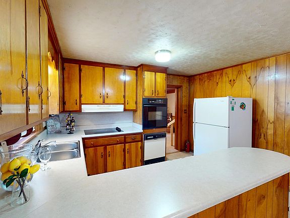 3rd image of 214 Grant Dr
