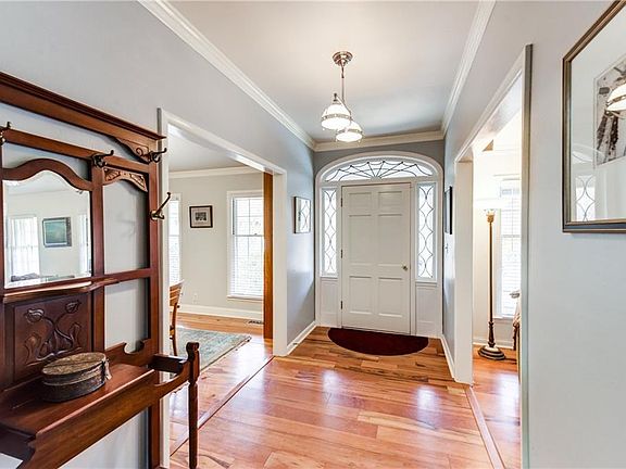 3rd image of 2459 Helmsdale Dr NE