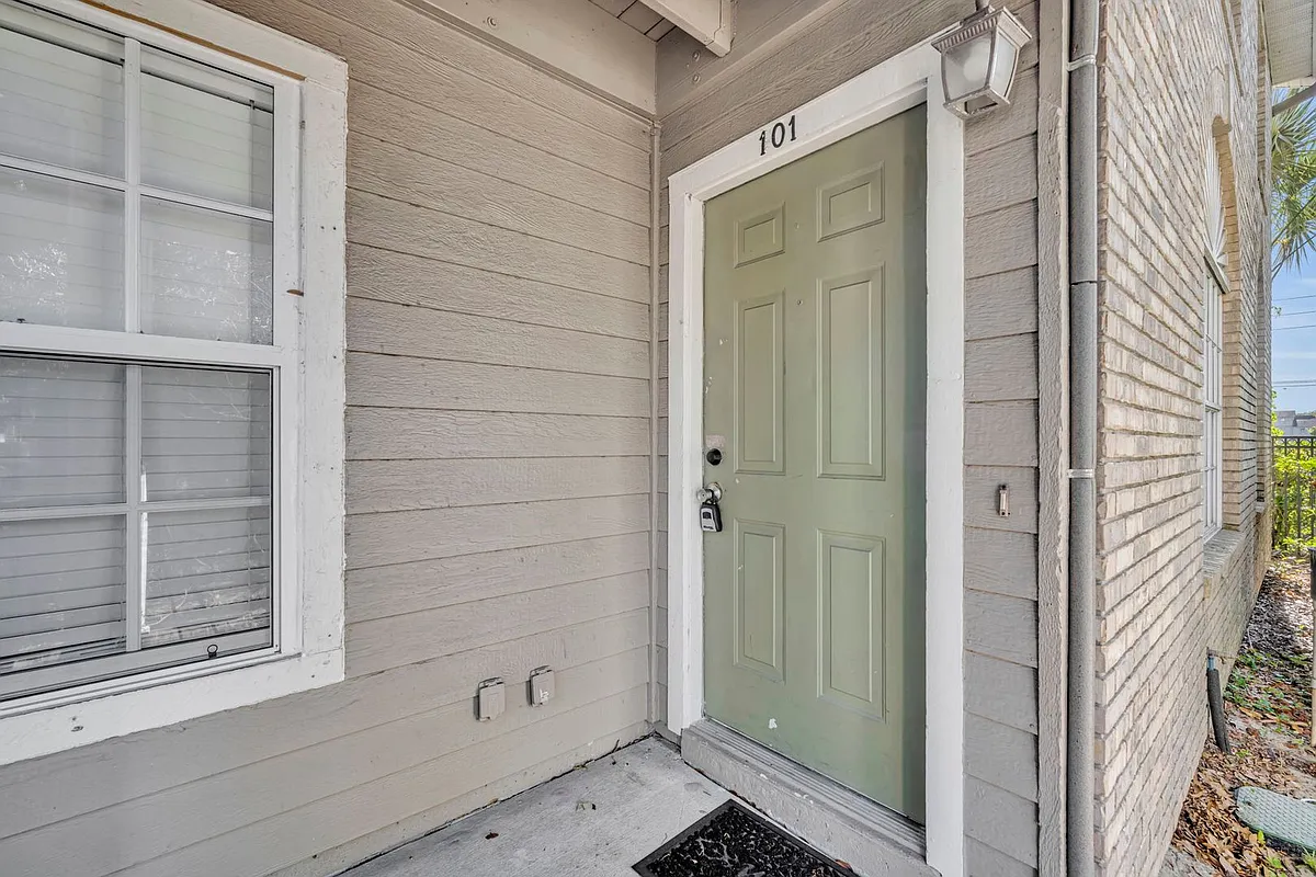 Building Photo - 209 Reserve Cir #101