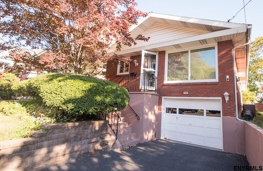 1st image of 137 Woodlawn Ave