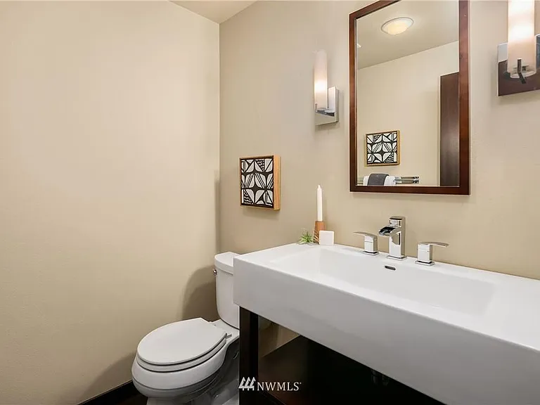 8909 NE 20th St — Photo 20