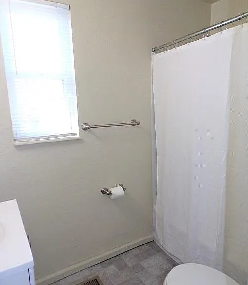 1129 Dallas St — Photo 18