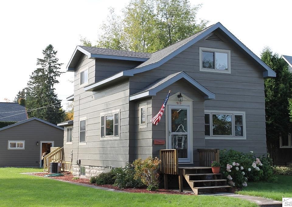 1st image of 919 6th Ave W
