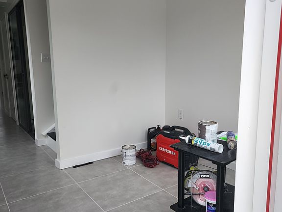 4th image of 5701 Argonne Blvd
