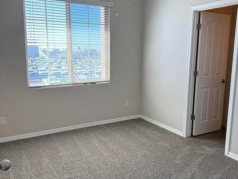 9237 W Coolbrook Ave — Photo 31