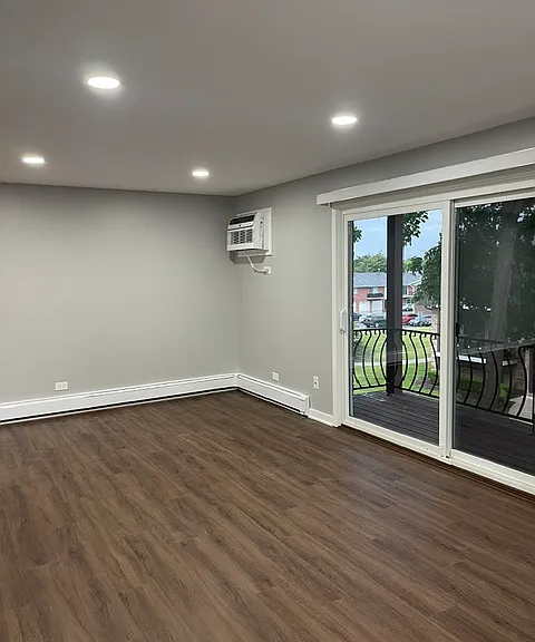 1444 Carriage Ln #4 — Photo 3
