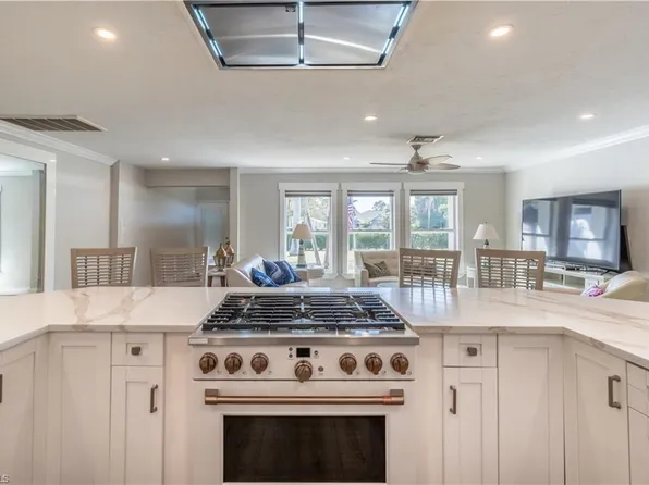 2237 Kings Lake BLVD, NAPLES, FL 34112