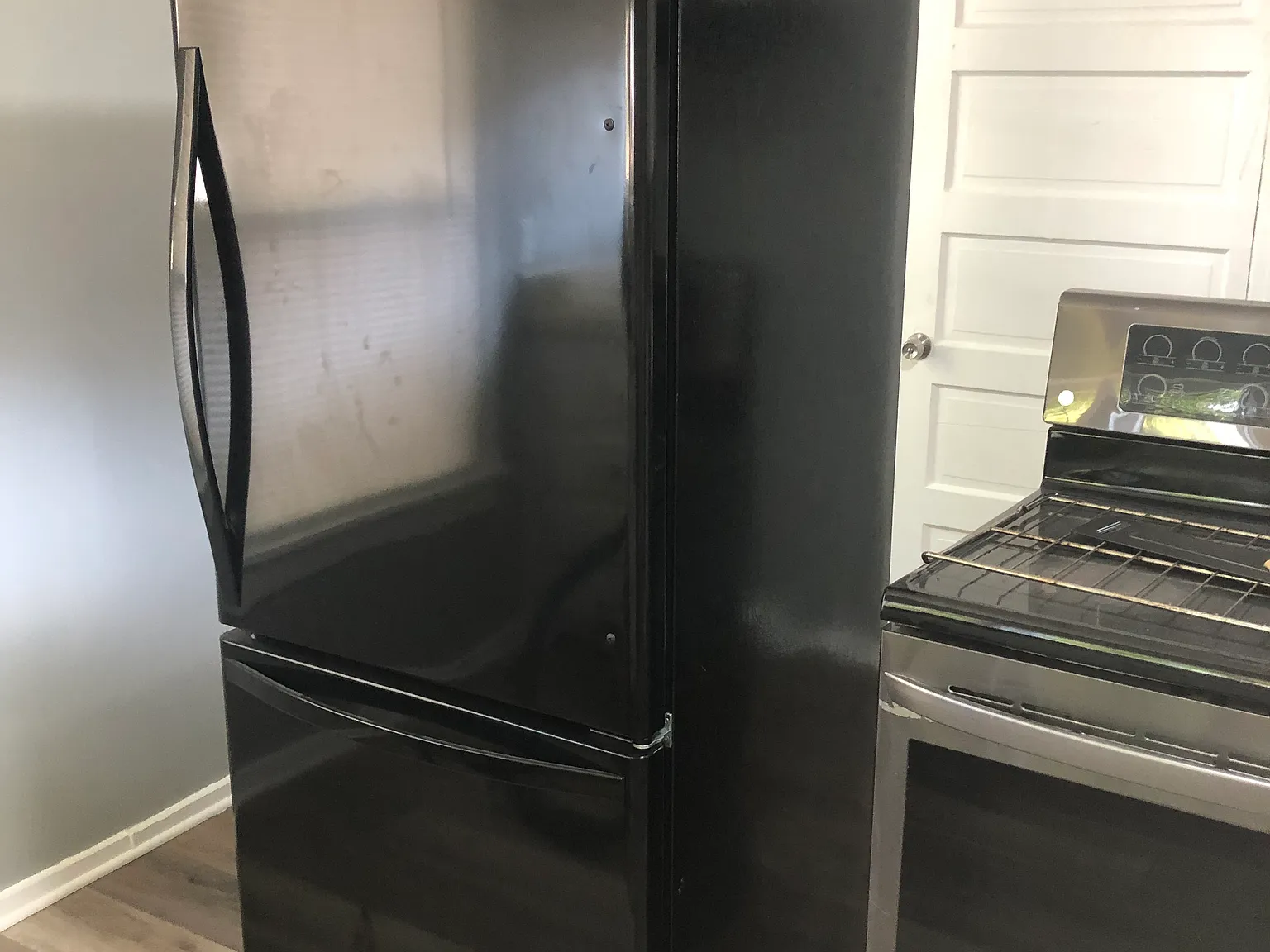 3 bed, 1100 sqft, $1,950 — Photo 3