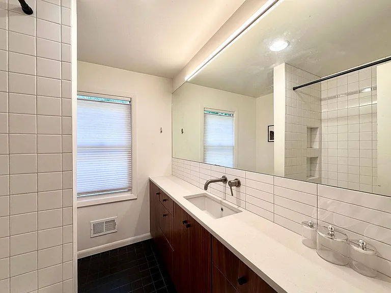 Lovely Duplex NE Portland - 2 bed, 1 bath w/Garage! — Photo 16