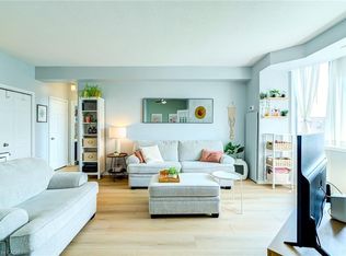 200 Limeridge Rd W #804, Hamilton, ON L9C 7M7