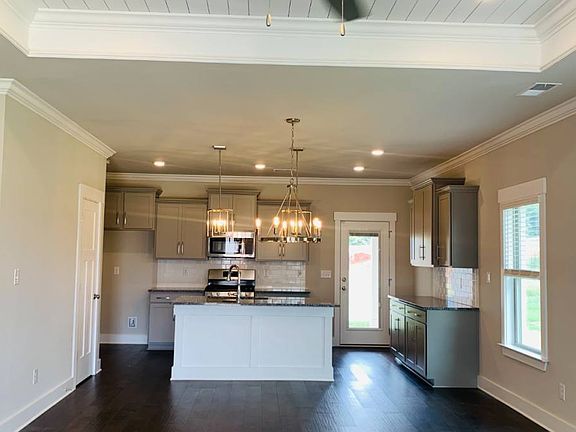 5th image of 131 Caspian Ln