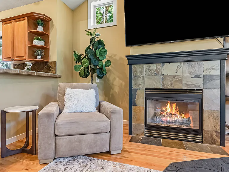 246 W Colchester Dr — Photo 27