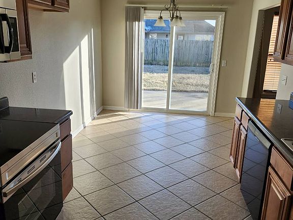 3rd image of 1208 E Liberty