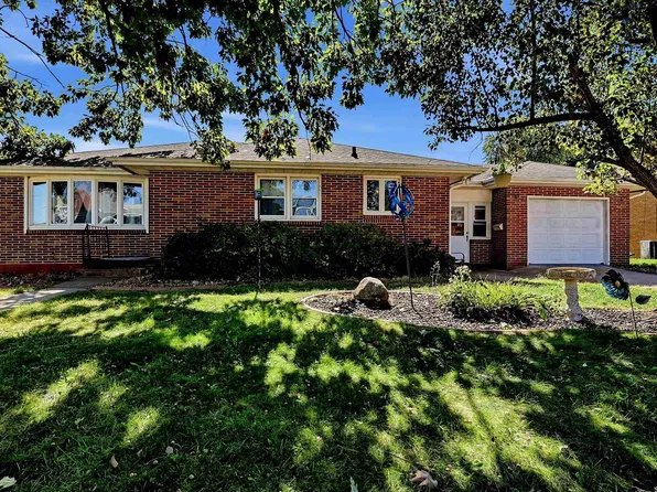 880 Cottage Pl, Dubuque, IA 52001