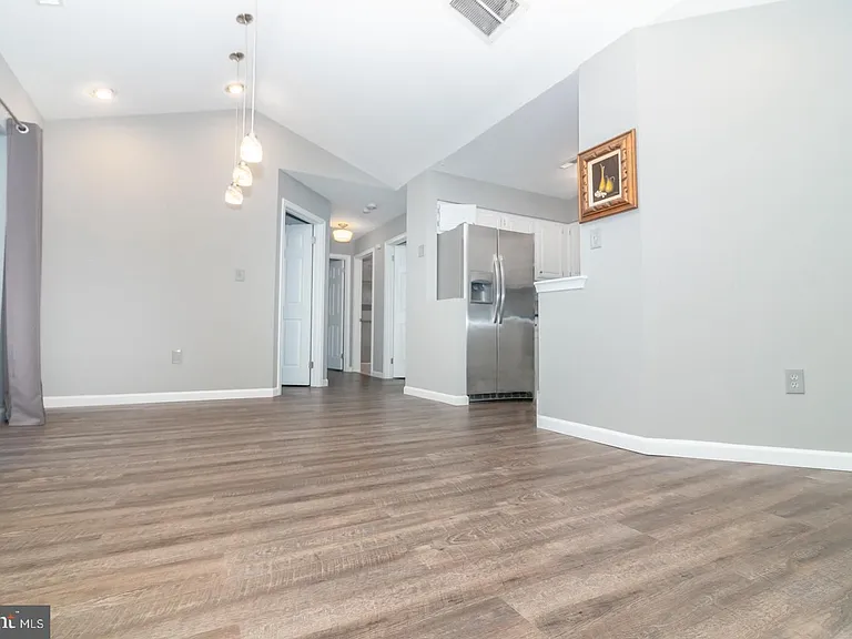 721 Walden Cir — Photo 4