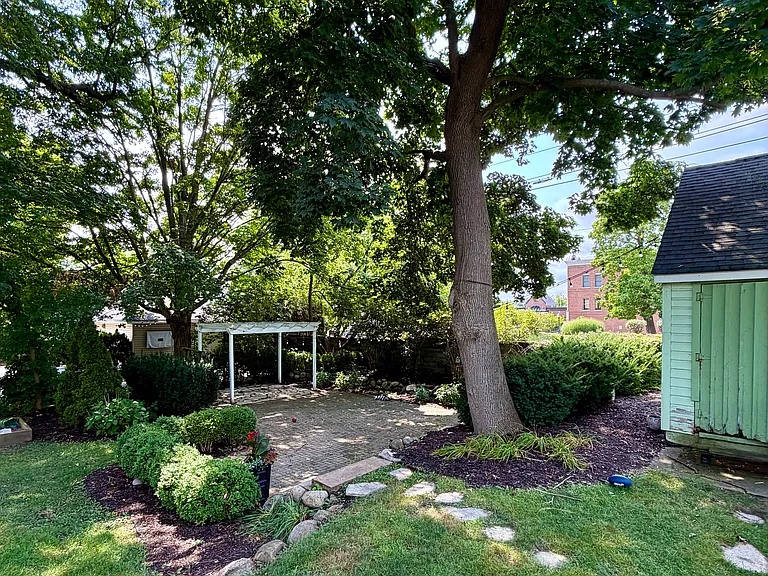 541 Union St — Photo 25