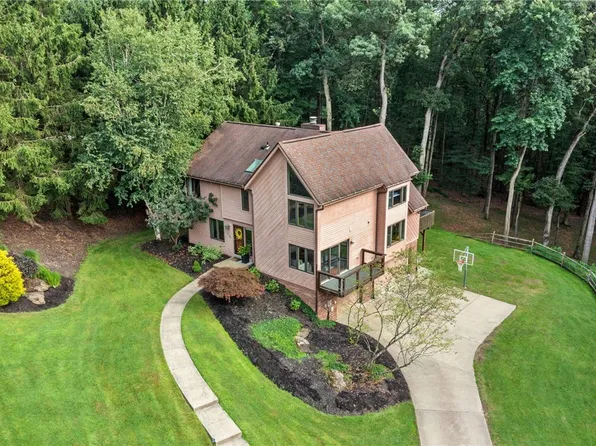 5105 Karrington Dr, Gibsonia, PA 15044