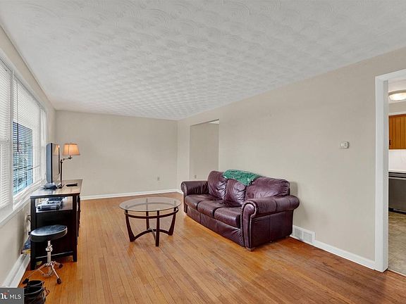 4th image of 3460 Sycamore Rd