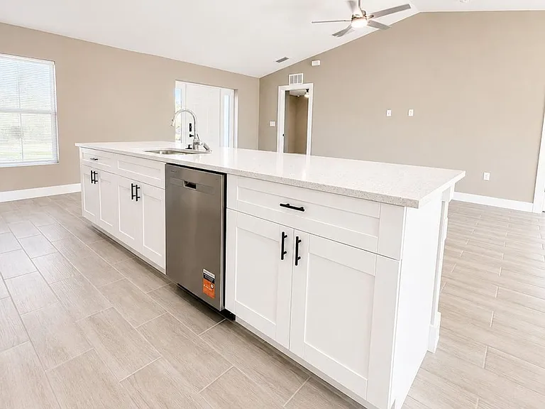3464 NE 9th Pl — Photo 7