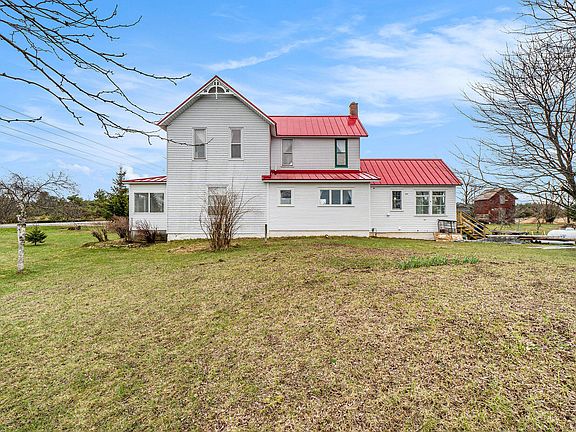 3rd image of 8878 Banwell Rd
