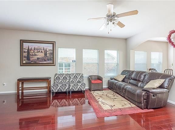 5th image of 125 Poplarwood Dr