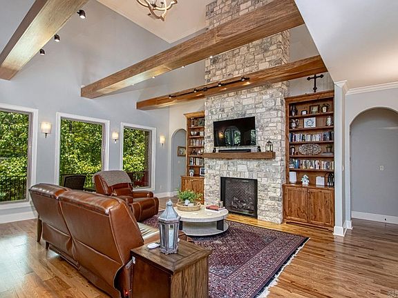 5th image of 104 Cove Creek Ct
