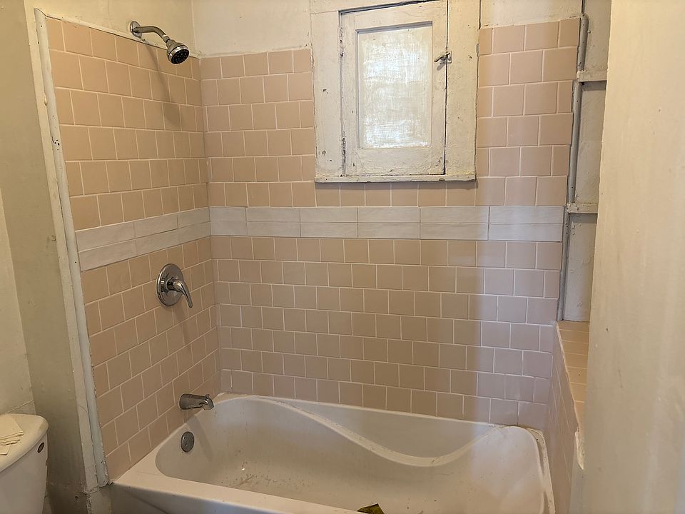 1st image of 634 Fairview Ave N #2