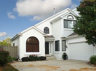 105 Saranac Ct, Bloomingdale, IL 60108