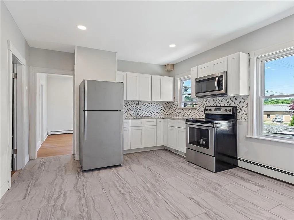 Building Photo - 30 Cato Ave #2